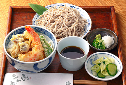 ミニ天丼とミニせいろがセットになった「姫御前」1,300円